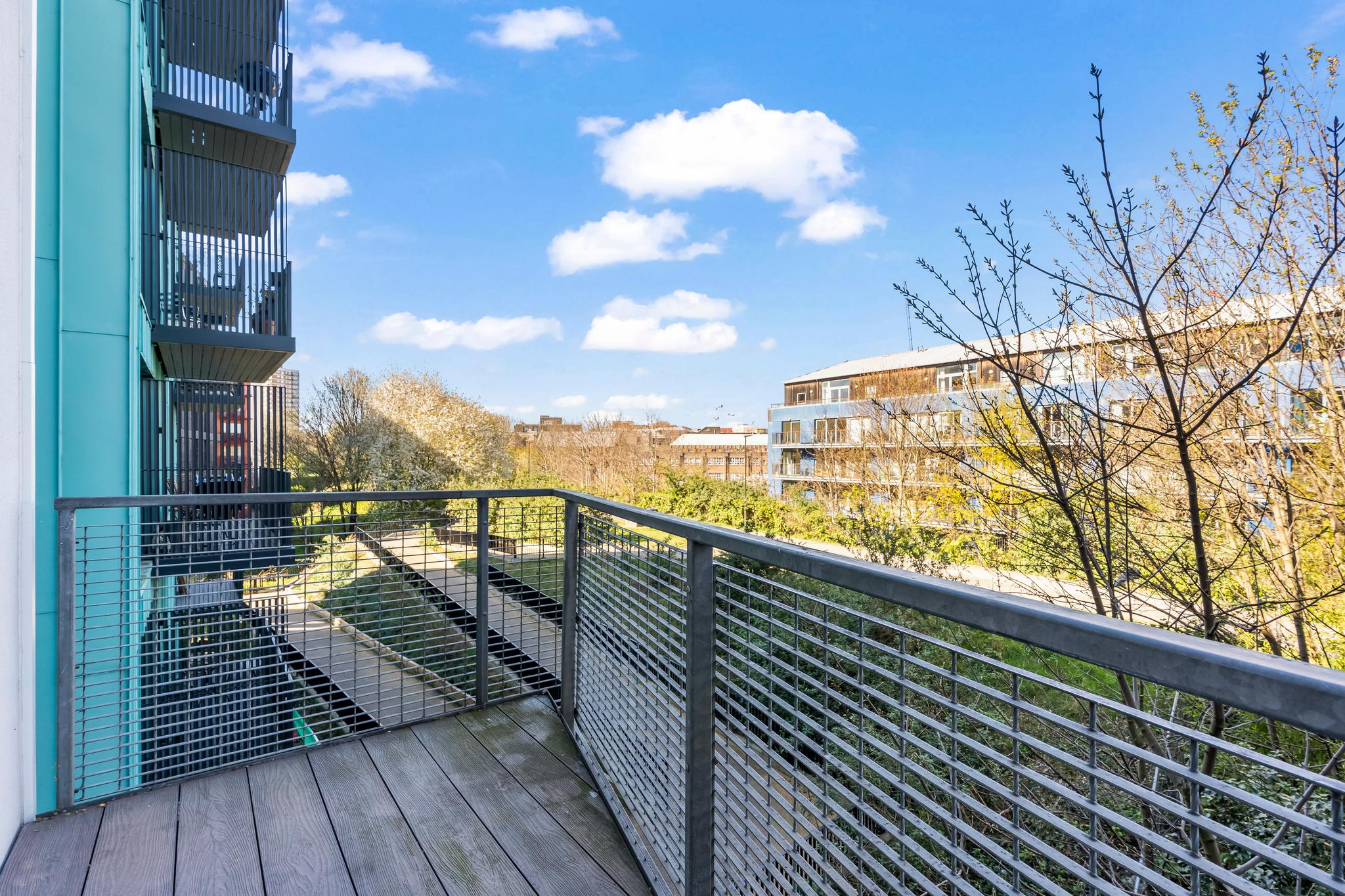 Spacious, lovely 2 bed in Hackney Wick6